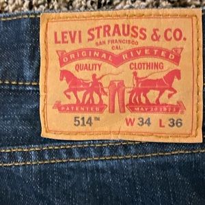 Levi’s 34 waist 36 length jeans. Barely worn no rips tears.